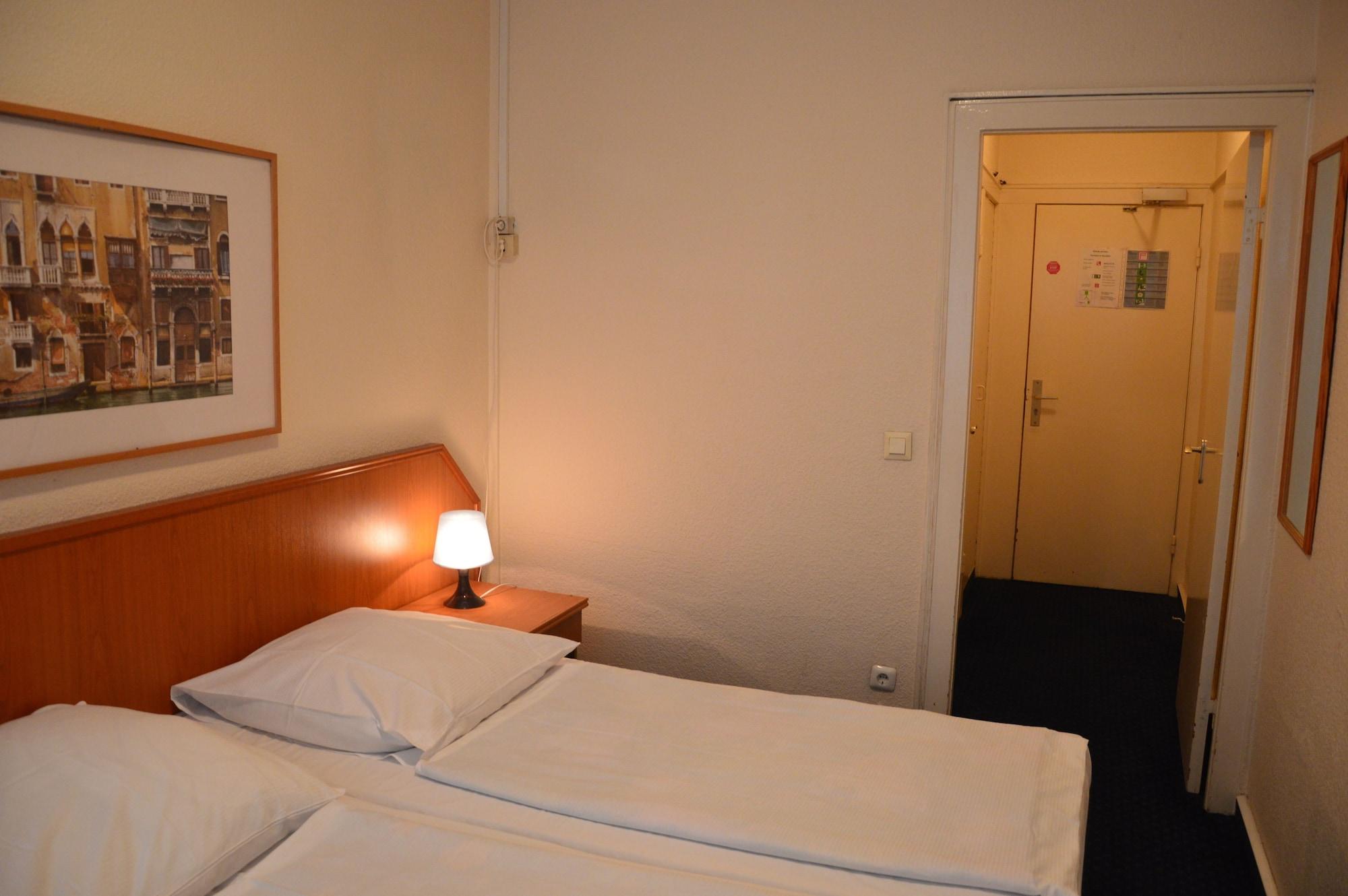 Hotel Mercedes/Centrum Amburgo Esterno foto